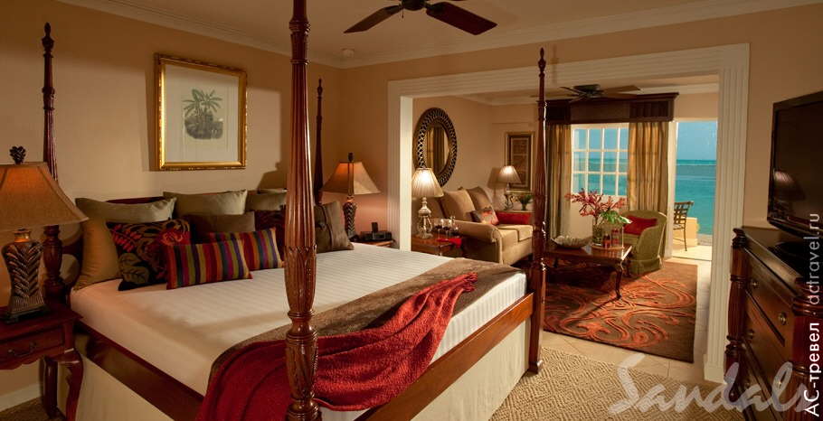 Номер Royal Beachfront One Bedroom Butler Suite в отеле Sandals Royal Caribbean