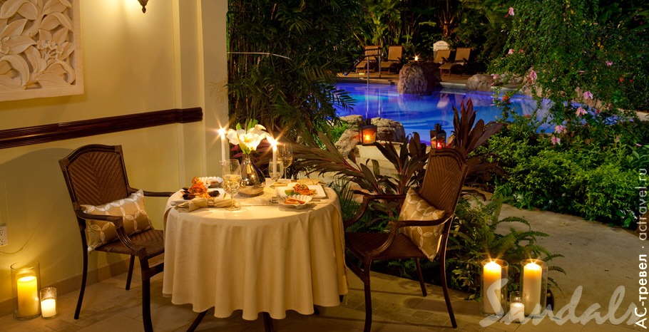 Номер Walkout Swim up Crystal Lagoon Honeymoon Butler Suite в отеле Sandals Royal Caribbean