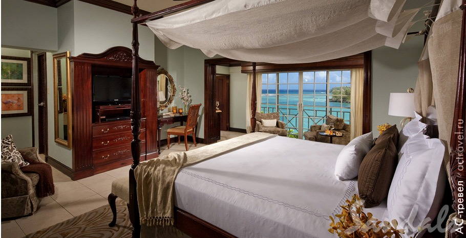 Номер Grand Duke Oceanfront Butler Suite в отеле Sandals Royal Plantation