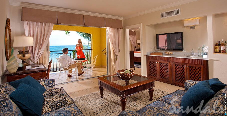 Номер Beachfront One Bedroom Walkout Butler Suite отеля Sandals South Coast
