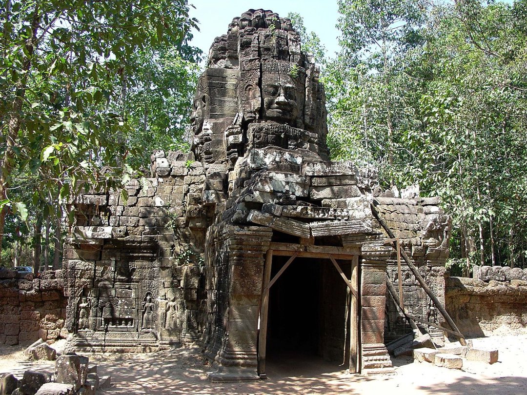 Храм Та Сом, западная гопура с ликами на четырех сторонах