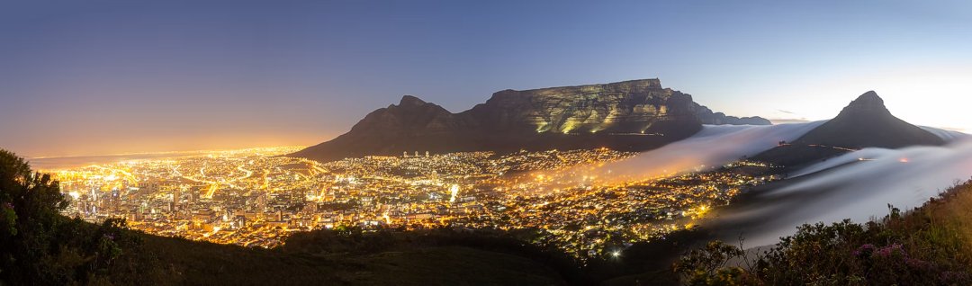 Вид на ночной Кейптаун со Столовой горы