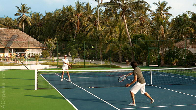 Теннис в отеле Vilamendhoo